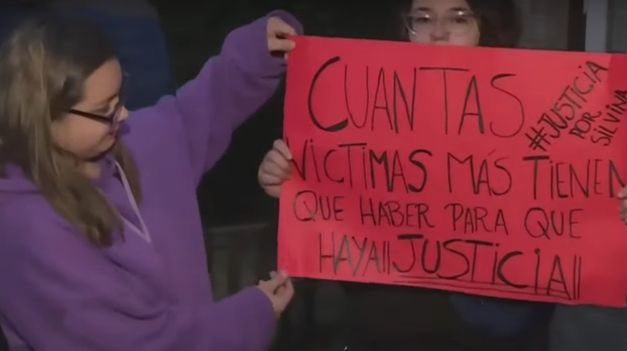 Marcha pacífica frente a la casa de Aníbal Lotocki para exigir justicia