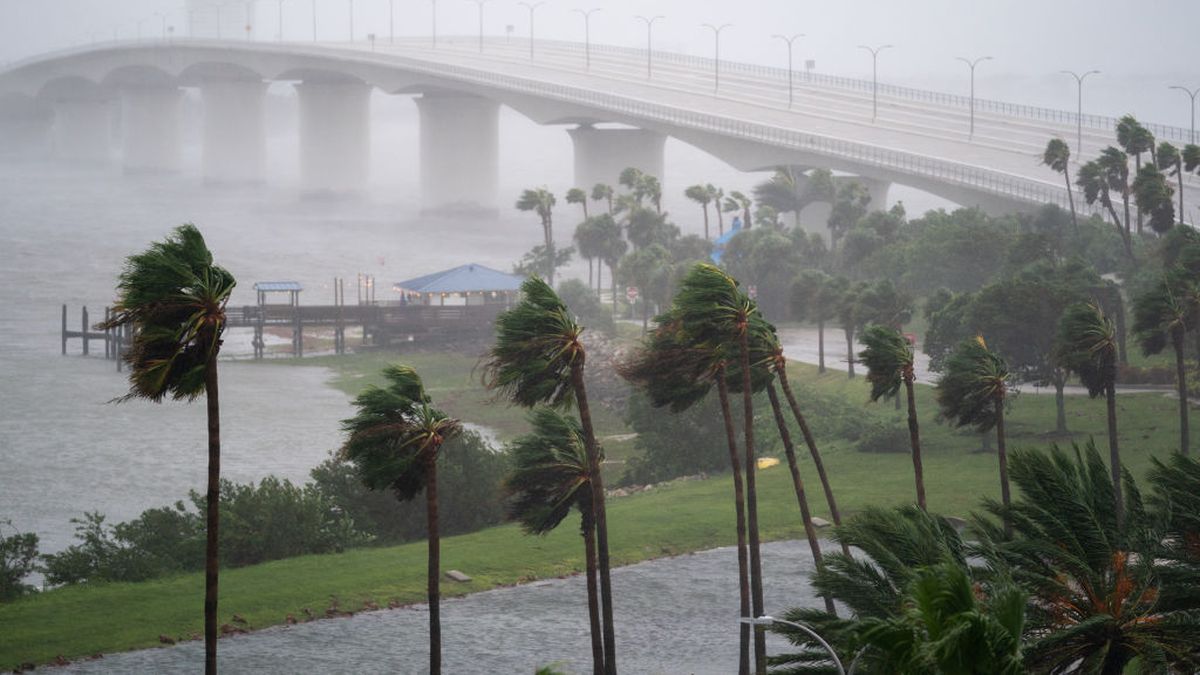 Los videos más impactantes del Huracán Ian que golpea la costa oeste de