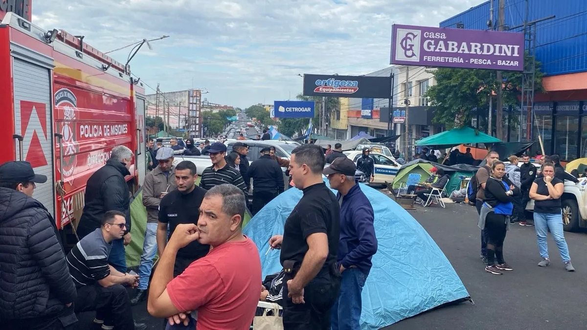 Acampe Policial En Misiones Comerciantes Se Quejan De Que Bajaron Las