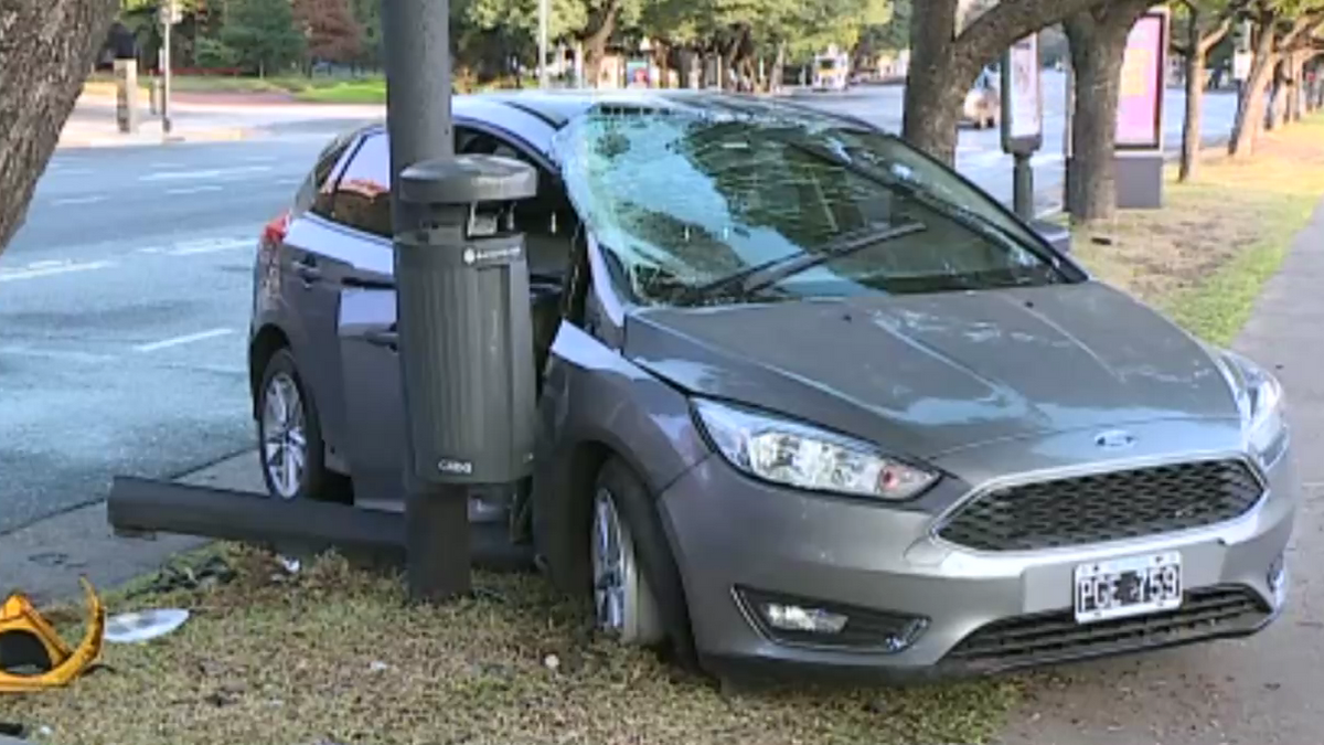 Impresionante choque en Avenida del Libertador un auto tiró el