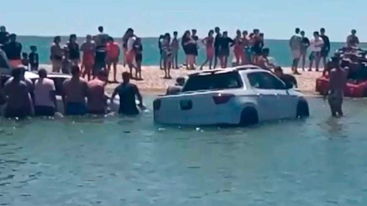 Video Varios Autos Quedaron Bajo El Agua Por La Crecida Del Mar En R O