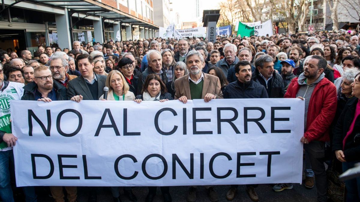 Investigadores Y Trabajadores Se Movilizaron En Defensa Del Conicet