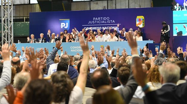 El Congreso Nacional del PJ cerró a puro clamor Cristina presidenta