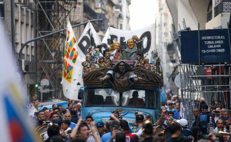 Multitudinarias marchas en todo el país en apoyo a Cristina Kirchner