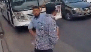 Un colectivero y un automovilista protagonizaron una pelea callejera.