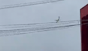 Iban 62 personas en el avión que se estrelló. Iban 62 personas en el avión que se estrelló.