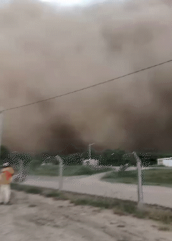 las apocalipticas imagenes de una tormenta de tierra en santiago del estero: se hizo de noche las apocalipticas imagenes de una tormenta de tierra en santiago del estero: se hizo de noche
