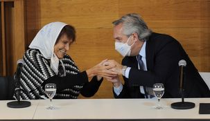 Alberto Fernández homenajeó a las Madres de Plaza de Mayo.