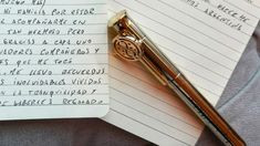 La lapicera que usó Lionel Messi para escribir su carta de despedida.
