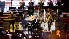 Luis Miguel revalidó con todas las letras su título indiscutible de rey de la música en español. Luis Miguel revalidó con todas las letras su título indiscutible de rey de la música en español.