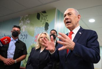Benjamín Netanyahu emitió su voto en un colegio electoral de Jerusalén.&nbsp;