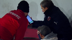 El video de los hinchas del Rojo se viralizó y fueron el blanco de las bromas futboleras. El video de los hinchas del Rojo se viralizó y fueron el blanco de las bromas futboleras.