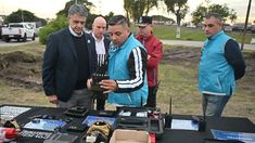 Con un nuevo sistema de rastreo de la Ciudad, cayeron tres bandas que robaban camionetas y mercaderías. Con un nuevo sistema de rastreo de la Ciudad, cayeron tres bandas que robaban camionetas y mercaderías.