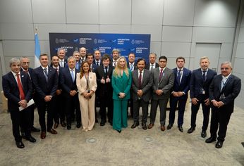 Javier Milei se reunió en París con 13 gobernadores que participan de Argentina Week