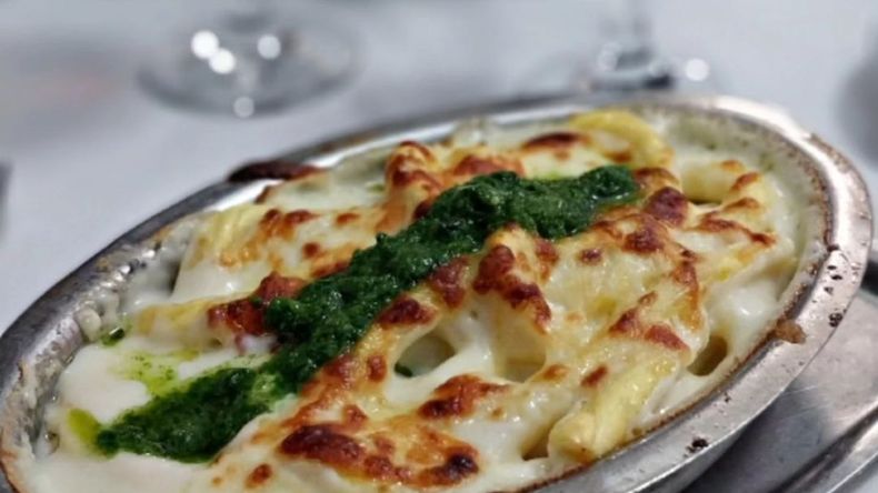 Desde 1950, sus puertas se abren para recibir a clientes que buscan una experiencia gastronómica auténtica y a precios accesibles.  
