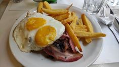 El bodegón barato de Buenos Aires que abrió otra vez y hace bife de lomo a caballo. El bodegón barato de Buenos Aires que abrió otra vez y hace bife de lomo a caballo.