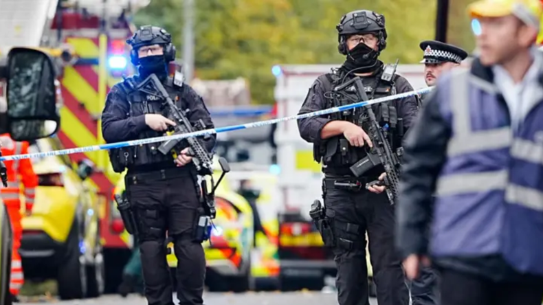 La Policía inglesa informó que el agresor fue abatido.