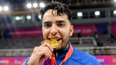 El esgrimista ganó la medalla de oro en florete.