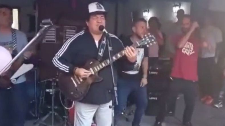 Video Pity Álvarez Reapareció Tocando Uno De Sus Reconocidos Temas