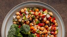 La ensalada saludable de garbanzos para comer en verano: fácil receta. La ensalada saludable de garbanzos para comer en verano: fácil receta.