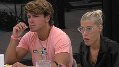 Marcos y Camila, un intento de relación amorosa que no parece tener futuro. Marcos y Camila, un intento de relación amorosa que no parece tener futuro.