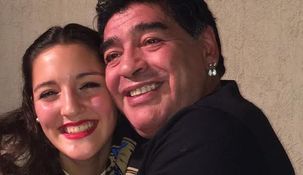 El abrazo de Maradona y su hija Jana. El abrazo de Maradona y su hija Jana.