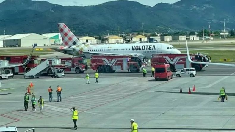 Imágenes impactantes: un hombre murió al ser absorbido por el motor de un avión.