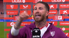 Sergio Ramos se enojó con un hincha de Sevilla. Sergio Ramos se enojó con un hincha de Sevilla.