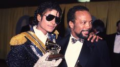 Quincy Jones junto a Michael Jackson, a quien ayudo a producir Thriller. Quincy Jones junto a Michael Jackson, a quien ayudo a producir Thriller.