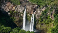 Los lugareños aseguran que se necesitan hasta cuatro meses para conocer todas las cascadas de la zona Los lugareños aseguran que se necesitan hasta cuatro meses para conocer todas las cascadas de la zona