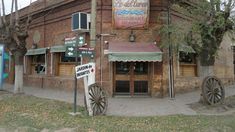 A este lugar se puede llegar con auto y también tomándose un tren. A este lugar se puede llegar con auto y también tomándose un tren.