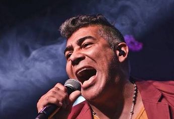 Javier La Pepa Brizuela, quien entonó el Himno antes del amistoso entre Argentina y Bolivia, es un reconocido cantante cuartetero de Córdoba.&nbsp;