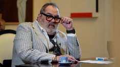 Lanata entró el 14 de junio a la terapia intensiva del Hospital Italiano con un cuadro de neumonía. Lanata entró el 14 de junio a la terapia intensiva del Hospital Italiano con un cuadro de neumonía.