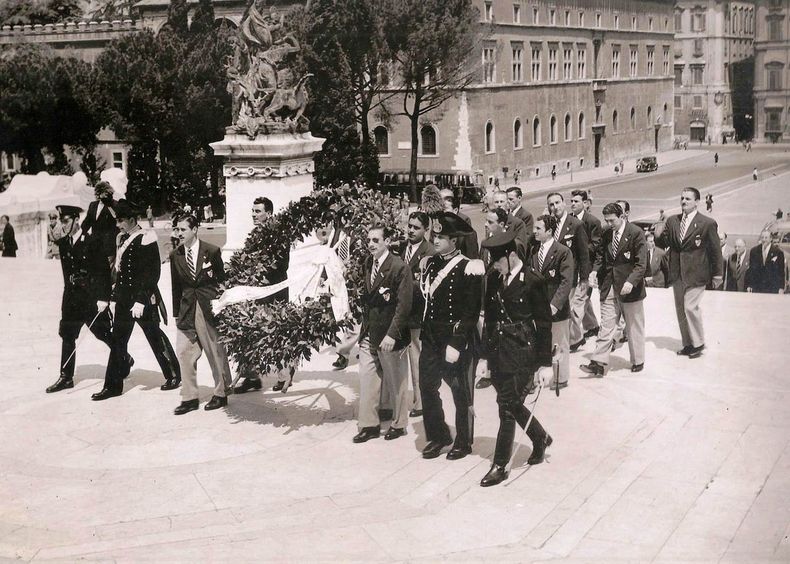 El plantel Millonario llegó a Turín y, primero, dejó una ofrenda floral en el sector del cementerio donde descansaban los restos de los jugadores del Torino.