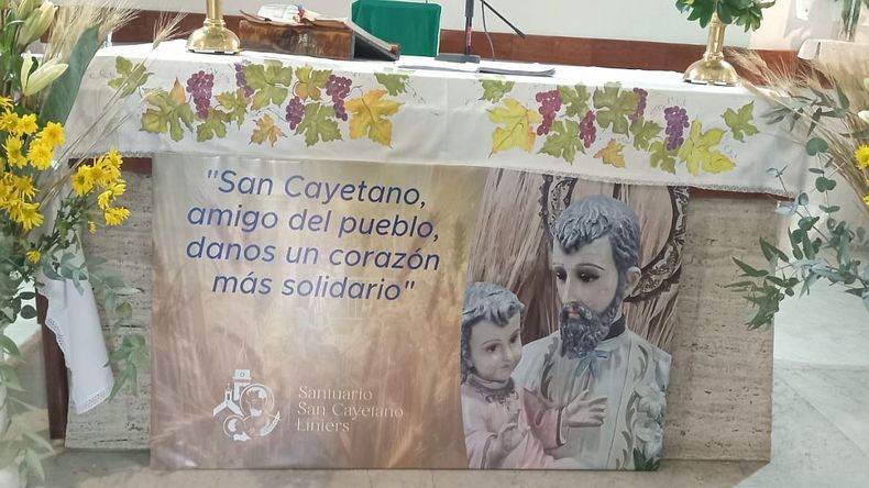 El altar con el lema de este año.