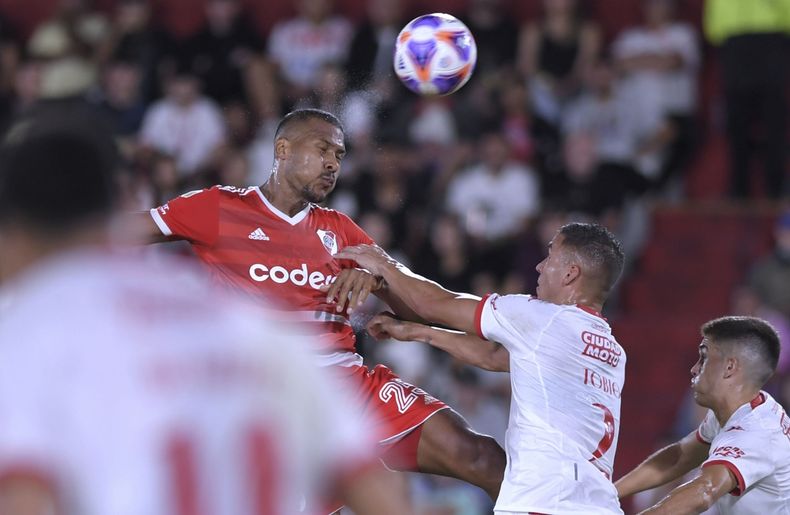 River le ganó a Huracán por la Liga Profesional en Parque Patricios.