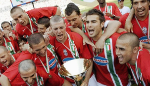 Este jugador ganó varios títulos en Europa y representó a su Selección. Este jugador ganó varios títulos en Europa y representó a su Selección.