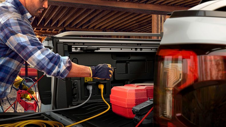 El sistema Pro Power Onboard de Ford permite enchufar a 220v.