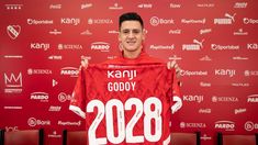 Godoy firmó contrato por tres años. Godoy firmó contrato por tres años.
