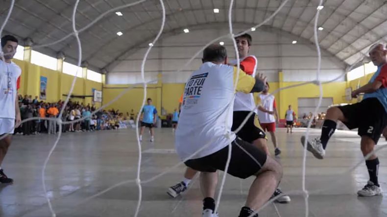 En el gimnasio cubierto del Polideportivo Municipal de Río Tercero jugaron celestes contra blancos.
