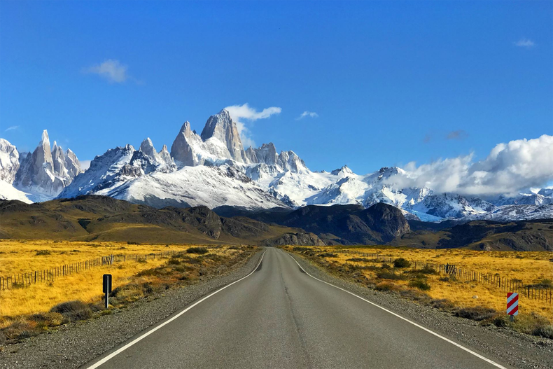 El viaje desde El Calafate hasta El Chaltén es un recorrido que invita a no perdérselo debido a sus múltiples paisajes.