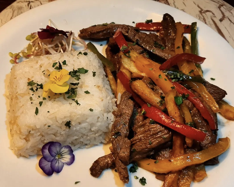 Si te quedás en la Ciudad Autónoma de Buenos Aires para fin de año, te recomendamos esté restaurante para disfrutar de la mejor gastronomía con tus amistades.