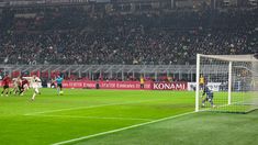 Leandro Paredes convirtió el único gol de Roma en la derrota con Milan. Leandro Paredes convirtió el único gol de Roma en la derrota con Milan.