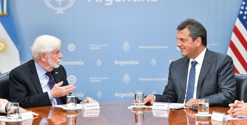 Massa se reunión con un asesor de Joe Biden para promover políticas de cooperativas económicas