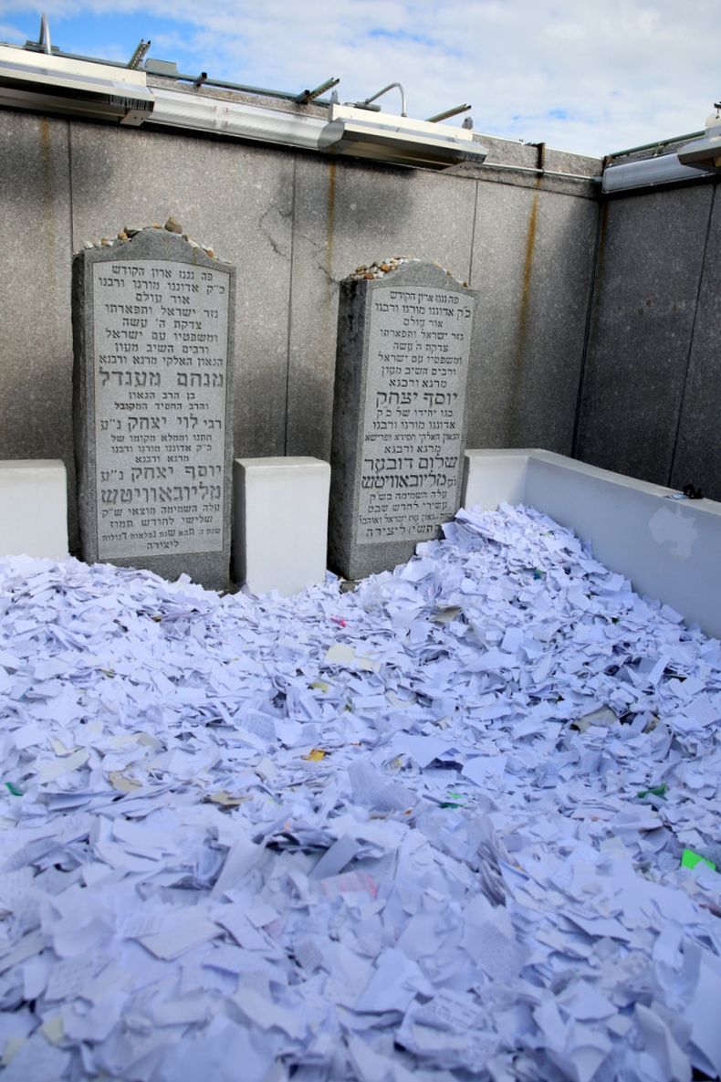 Los restos del rebe de Lubavitch descansan en el cementerio de Montefiore en Queens, Nueva York.