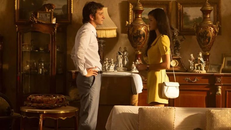 El relato gira en torno a Kemal, un hombre cuya vida cambia de manera definitiva tras involucrarse en una relación amorosa que termina condicionando su destino.