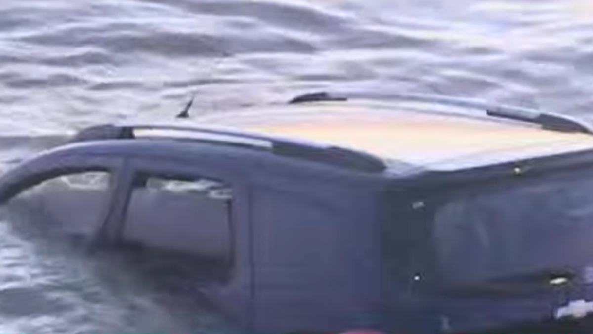 Misterio en Costanera: una camioneta cayó al río en un confuso episodio