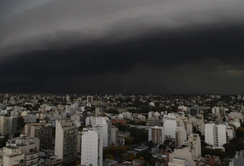 se hizo de noche y llego la tormenta a la ciudad: hasta cuando va a llover en el amba se hizo de noche y llego la tormenta a la ciudad: hasta cuando va a llover en el amba