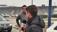 El momento en que Battaglia se bajó del auto y encaró a los periodistas. El momento en que Battaglia se bajó del auto y encaró a los periodistas.