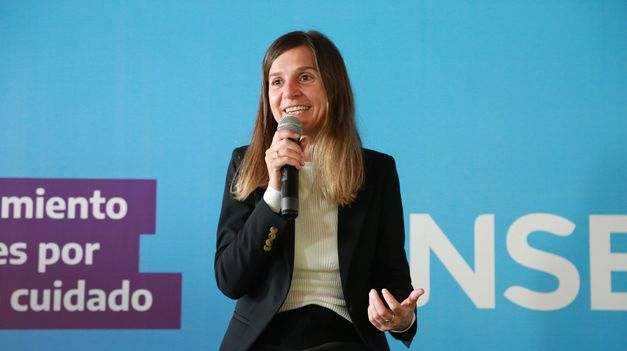 El bono fue anunciado por Fernanda Raverta junto con Sergio Massa.